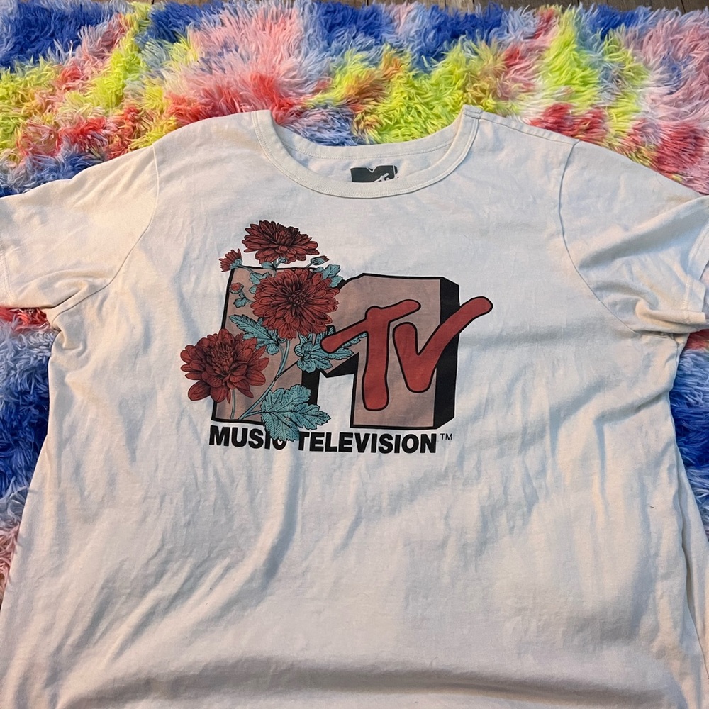 MTV shirt size 2xl(runs small)